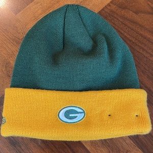 AUTHENTIC NFL GEAR - NEVER WORN GREEN BAY PACKERS KNIT BEANIE - GREEN/GOLD!